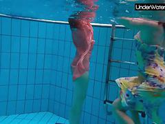 MomsCult presents: Bubarek and birtakik enjoy eachother in the pool