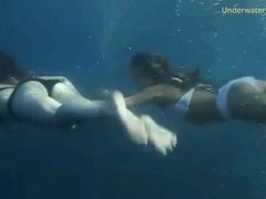 MomsCult presents: Bikini girls filmed underwater in the ocean